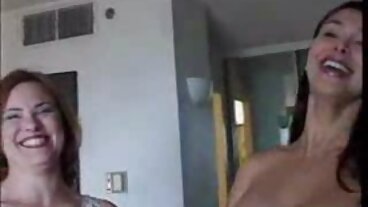 가슴에서 나오는듯한 아마추어 단 정치 못한 여자 도착 boinked 주위에