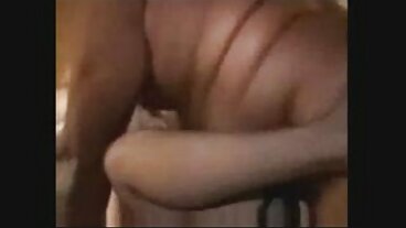 털이 'n busty GF의 엄마는 딸에게서 루카스를 훔칩니다! :영형