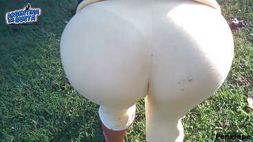 이슬람교 hijab 삼인조 와 busty 아가씨