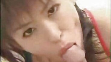 갈색 머리의 라티나 마리아 발베르데가 영화에서 섹시하게 보인다.