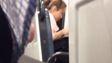 그녀의 친구의 흥분한 부모에 의해 유혹 어린 소녀